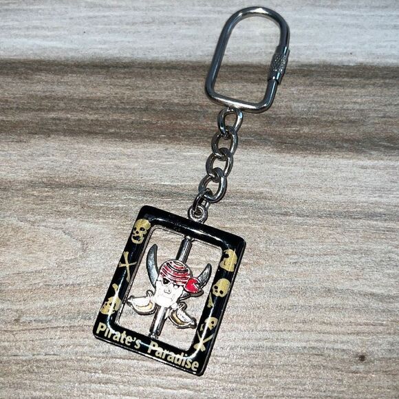 Pirate’s Paradise Twirling Center Keychain - Picture 1 of 6